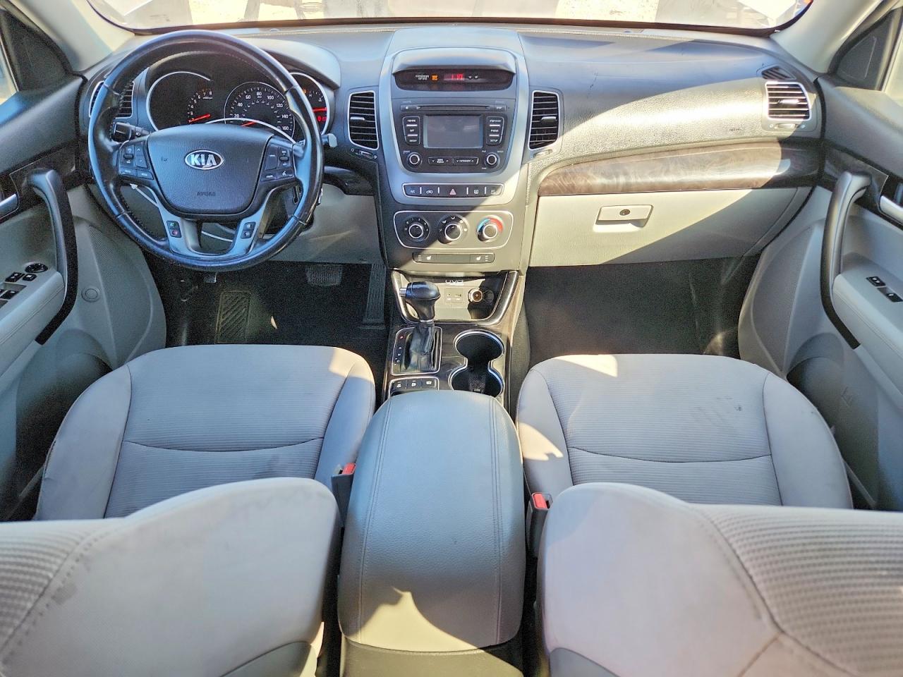 2014 KIA SORENTO LX photo 15