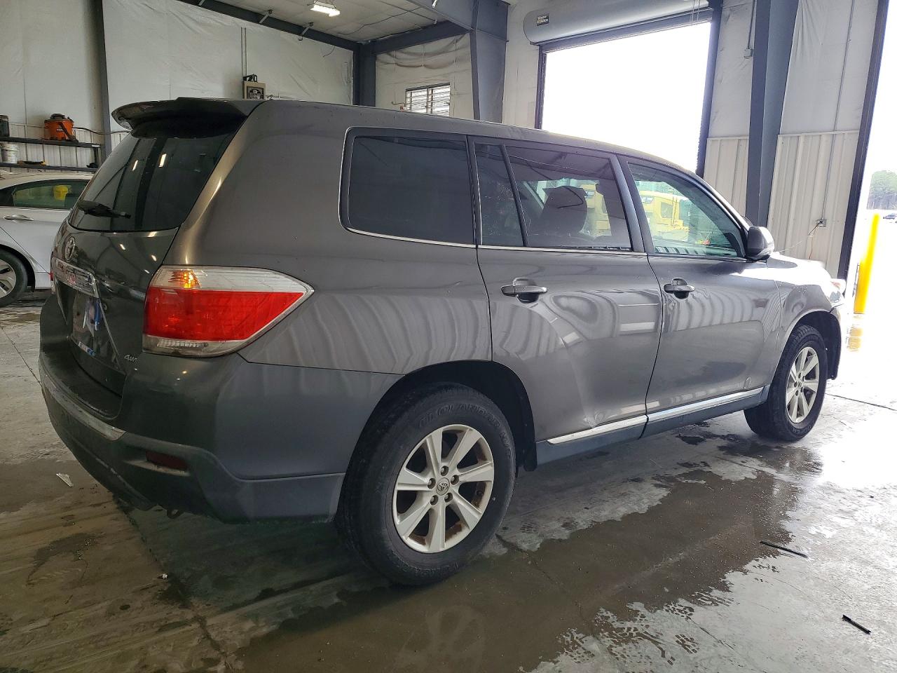 2013 TOYOTA HIGHLANDER BASE photo 3