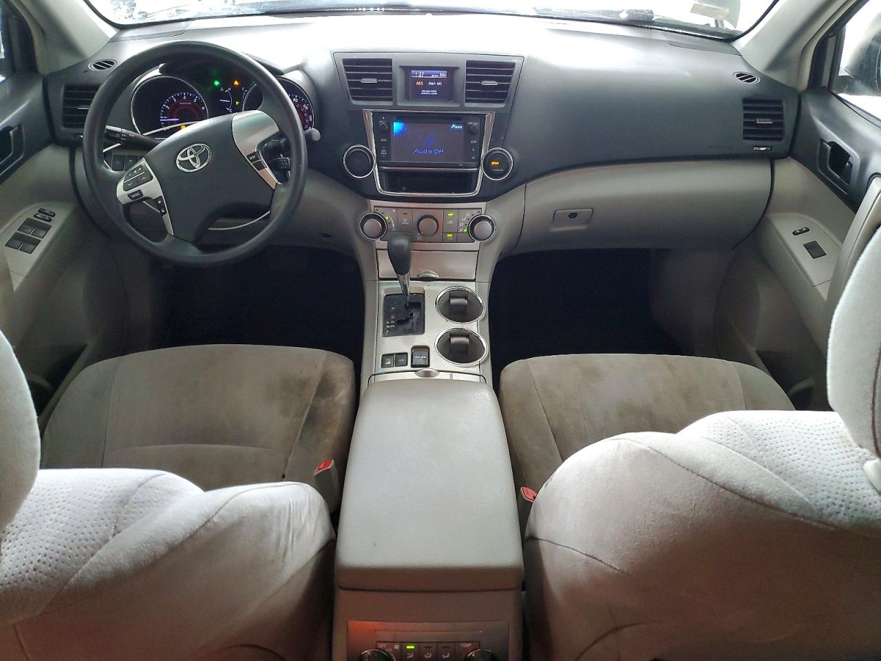2013 TOYOTA HIGHLANDER BASE photo 8