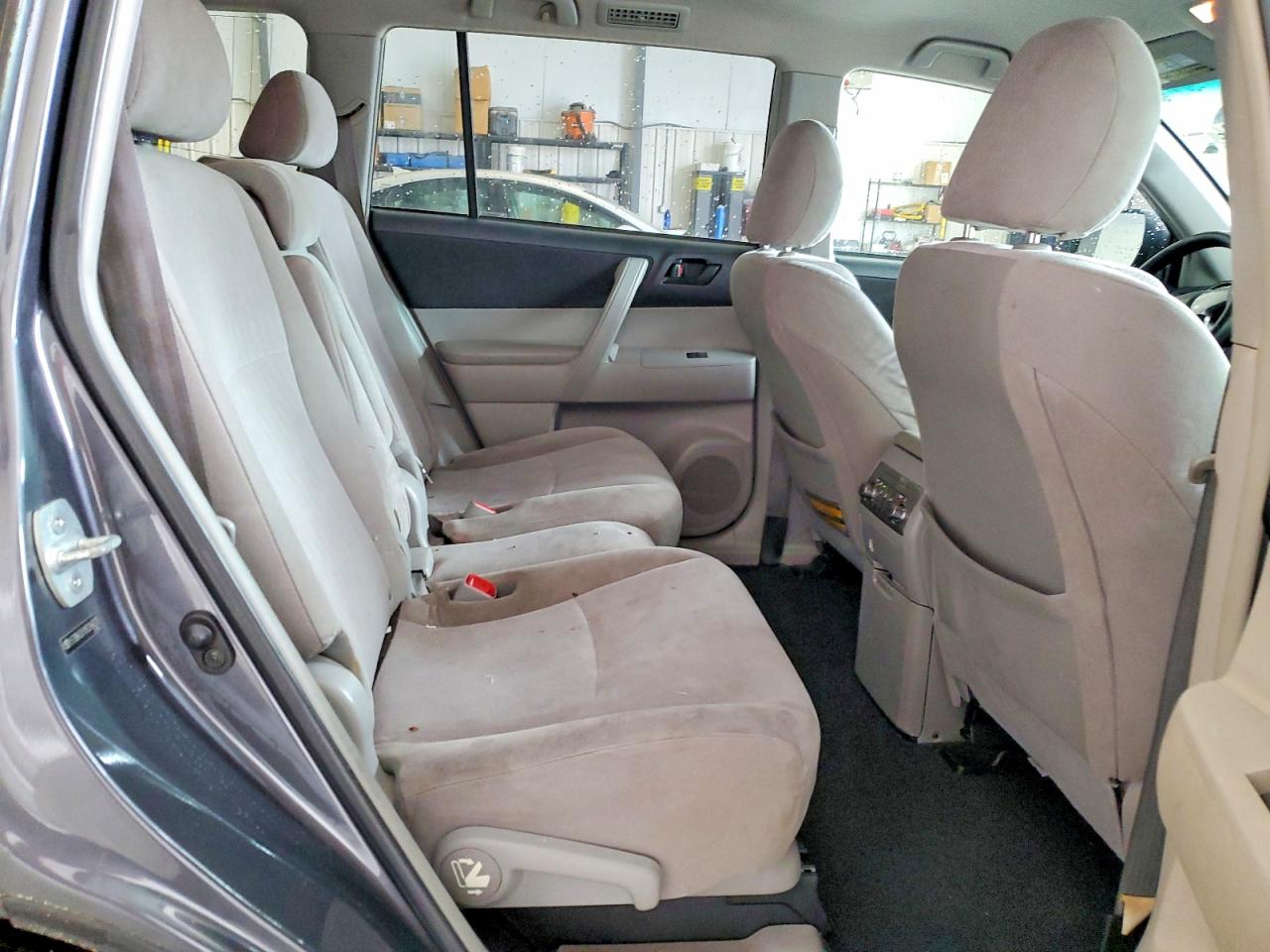 2013 TOYOTA HIGHLANDER BASE photo 11