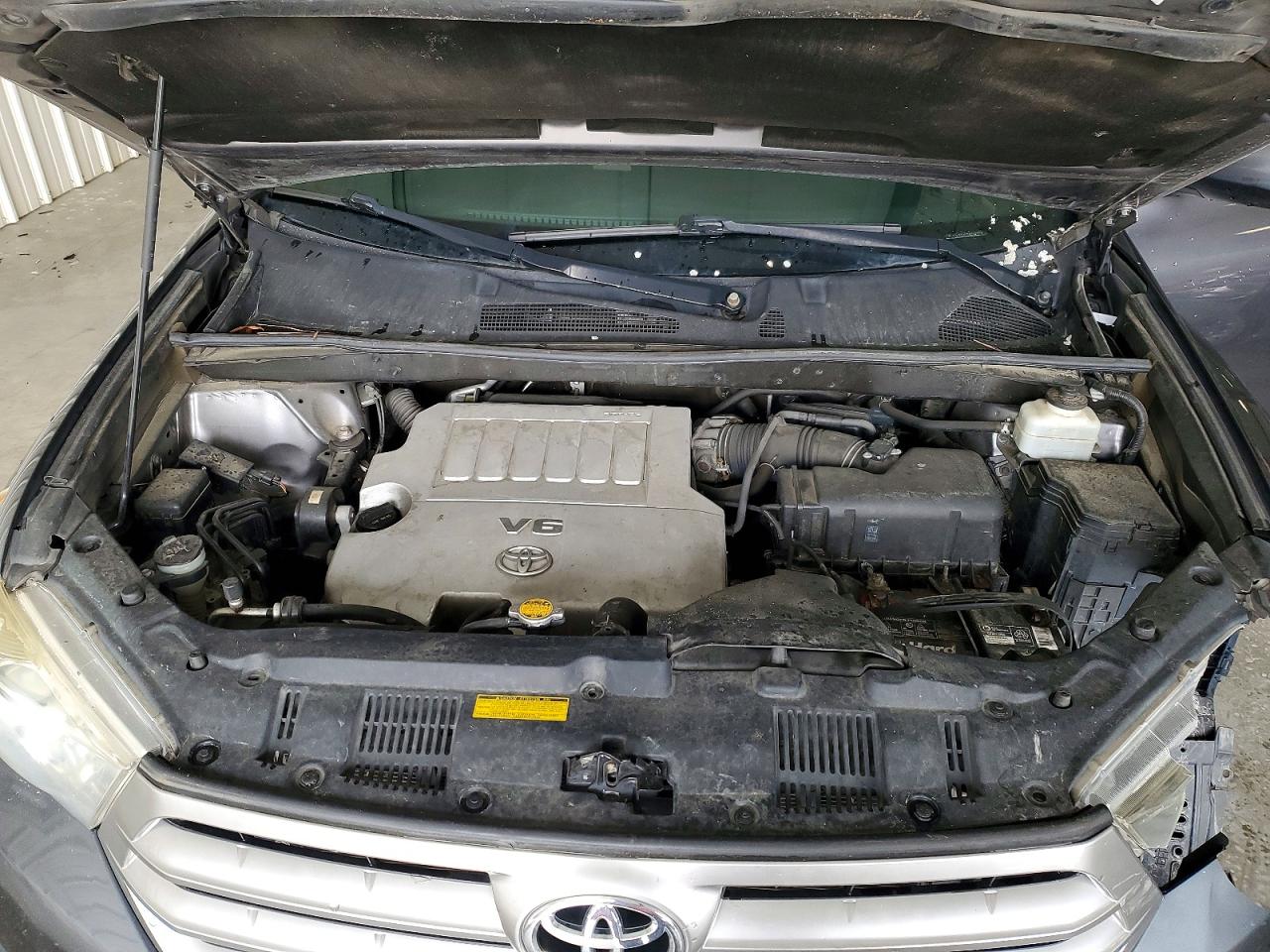 2013 TOYOTA HIGHLANDER BASE photo 12