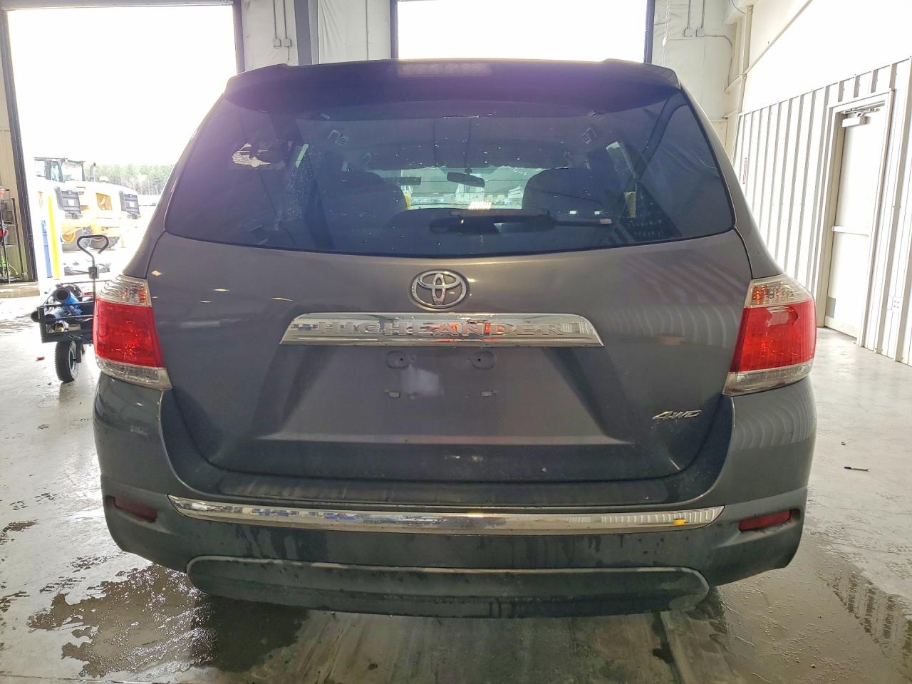2013 TOYOTA HIGHLANDER BASE photo 6
