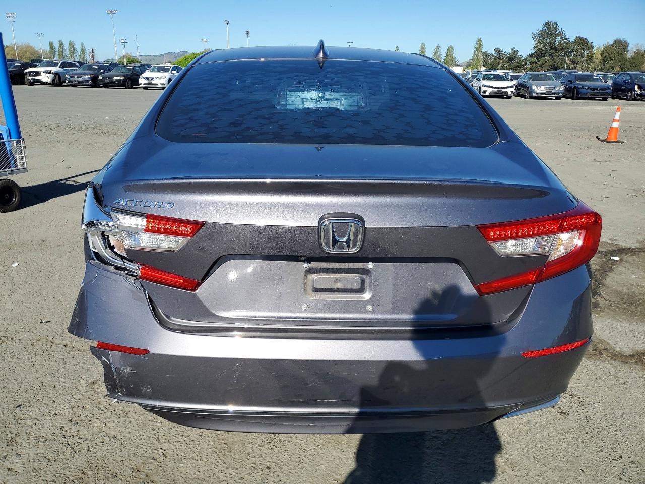 2020 HONDA ACCORD LX photo 16