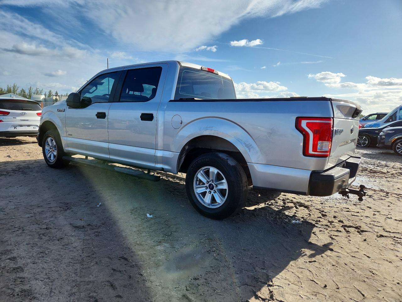 2015 FORD F150 SUPERCREW photo 2