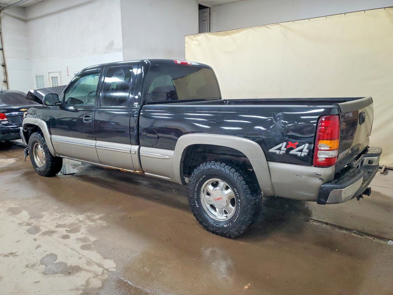 2002 GMC NEW SIERRA K1500 photo 3
