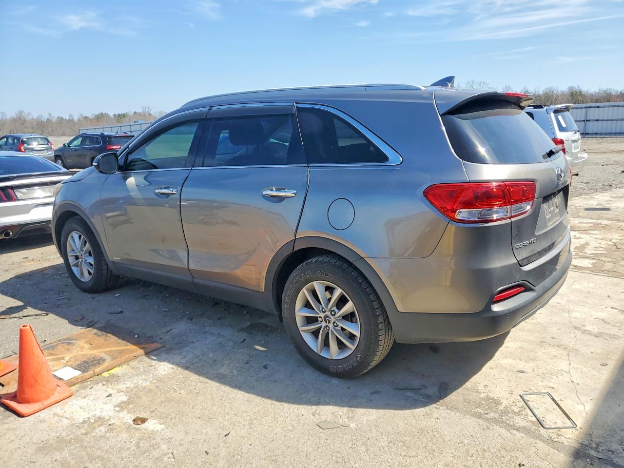 2016 KIA SORENTO LX photo 2