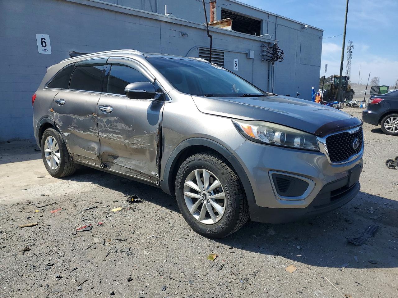 2016 KIA SORENTO LX photo 4
