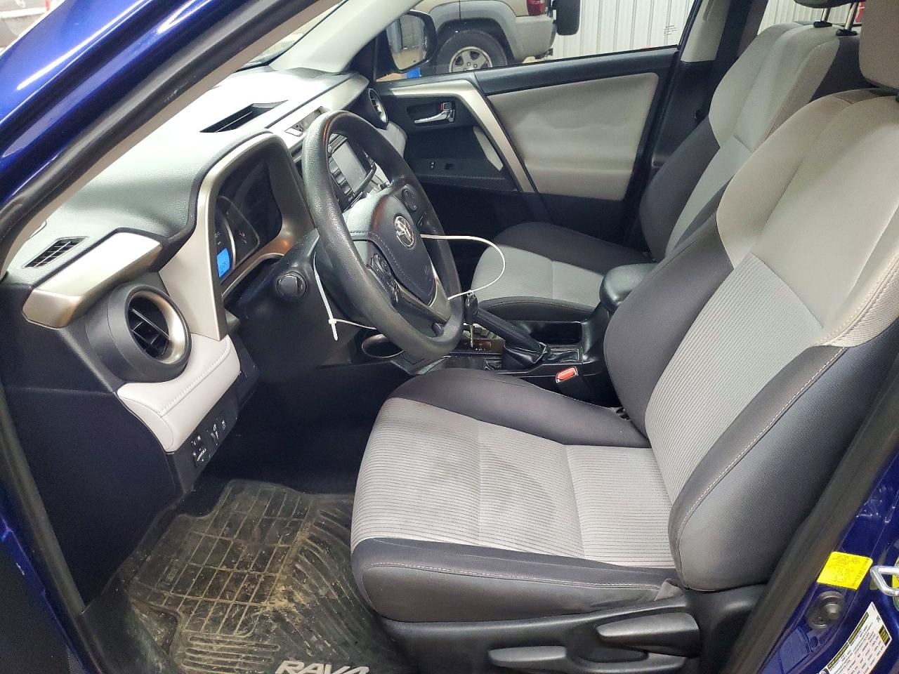 2015 TOYOTA RAV4 XLE photo 13