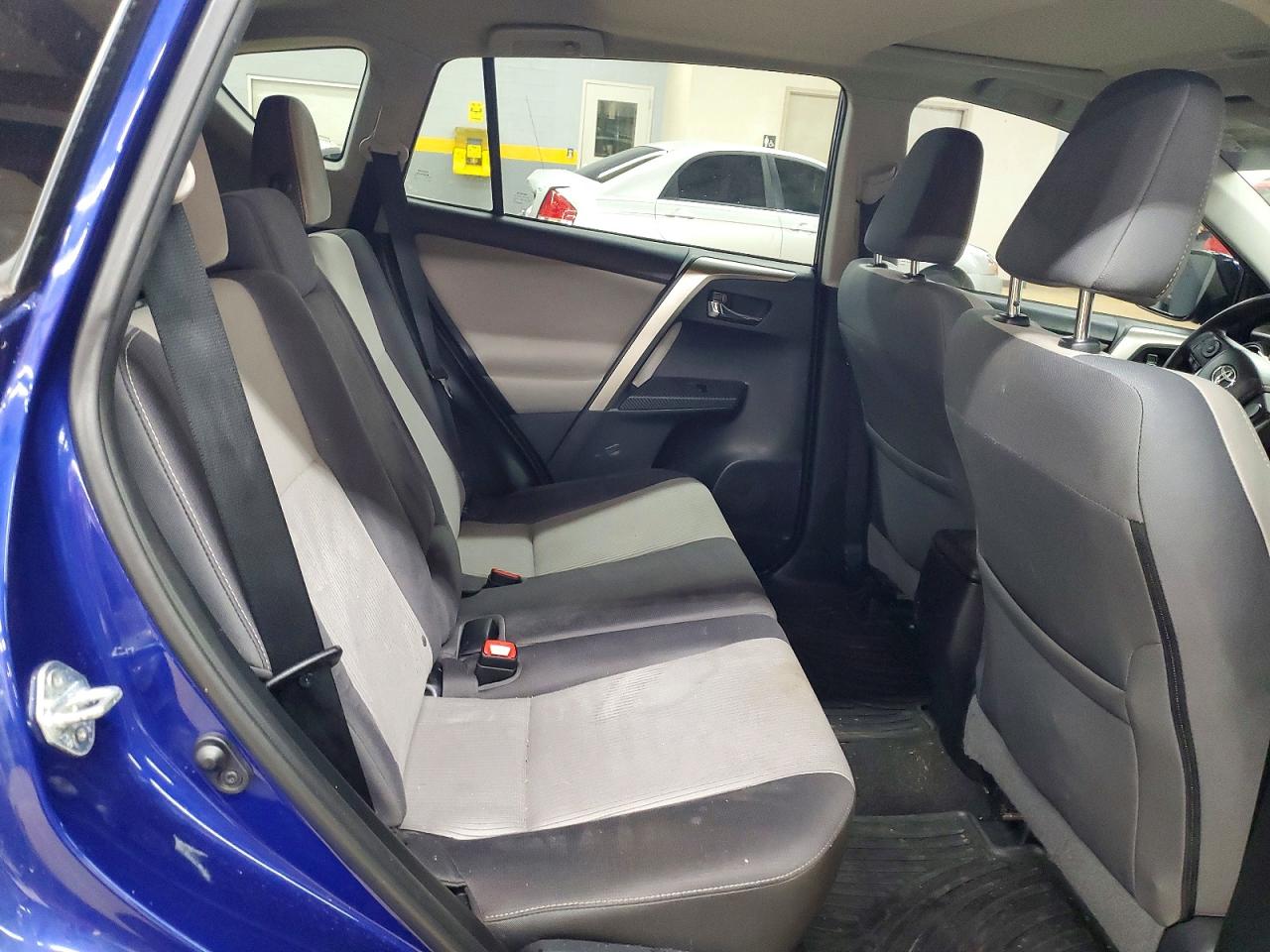 2015 TOYOTA RAV4 XLE photo 21