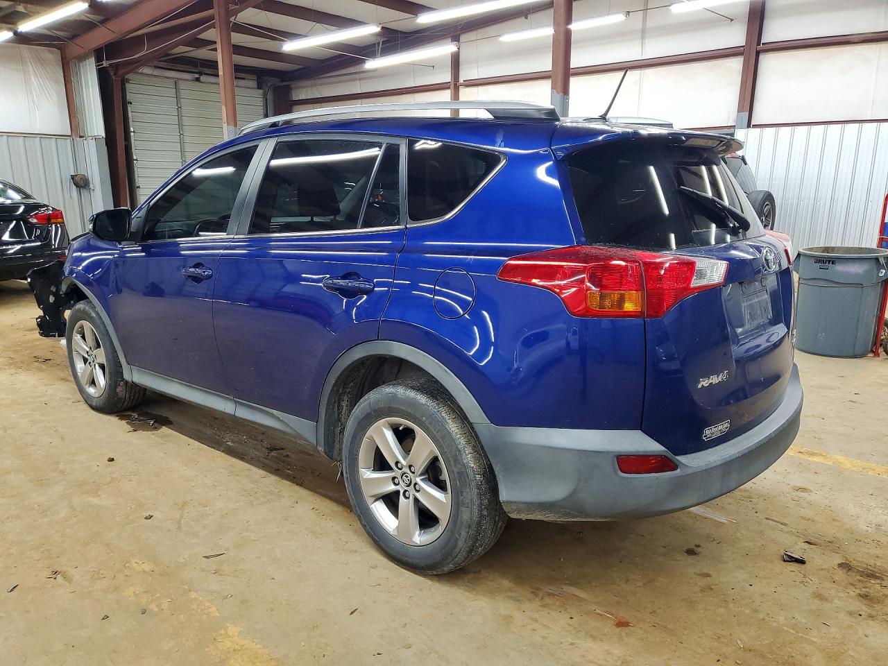2015 TOYOTA RAV4 XLE photo 3
