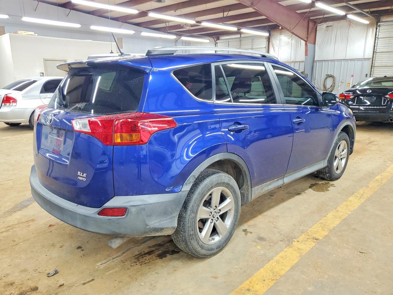 2015 TOYOTA RAV4 XLE photo 5