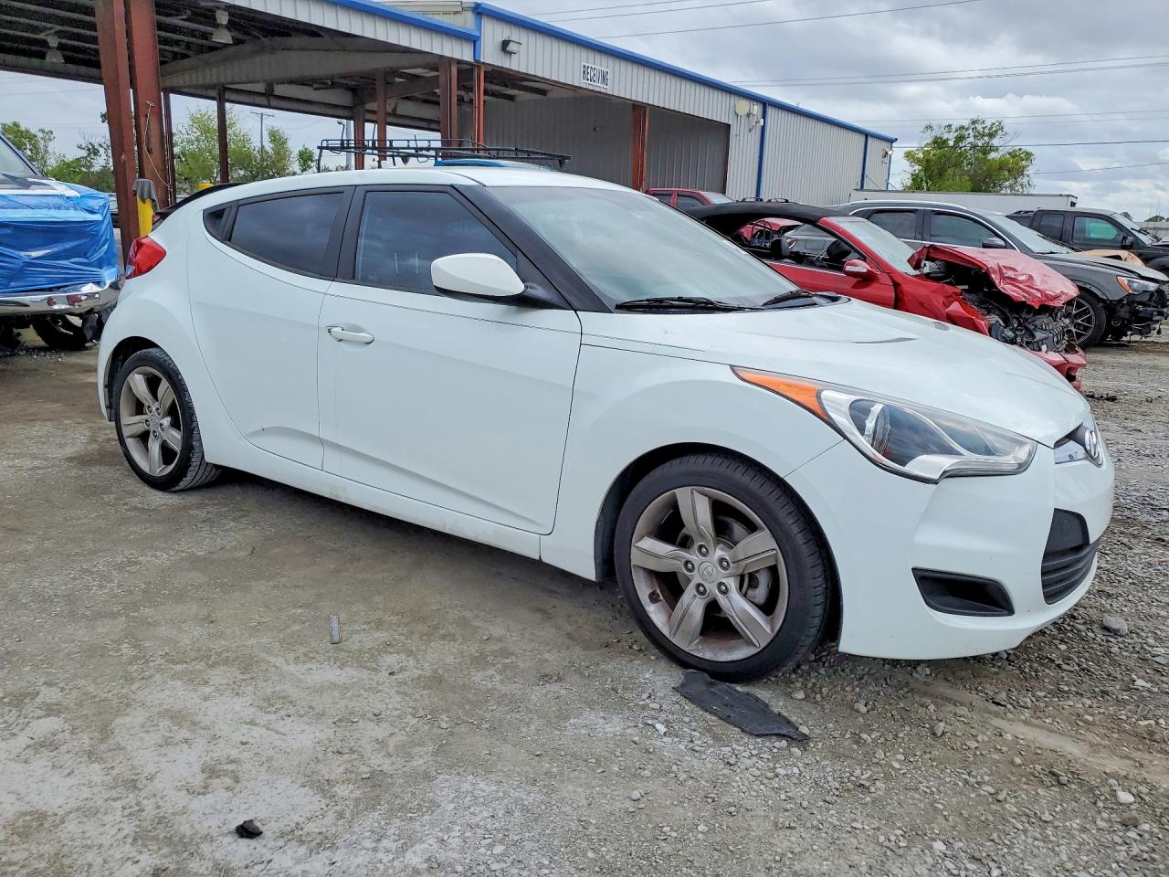 2013 HYUNDAI VELOSTER BASE photo 4