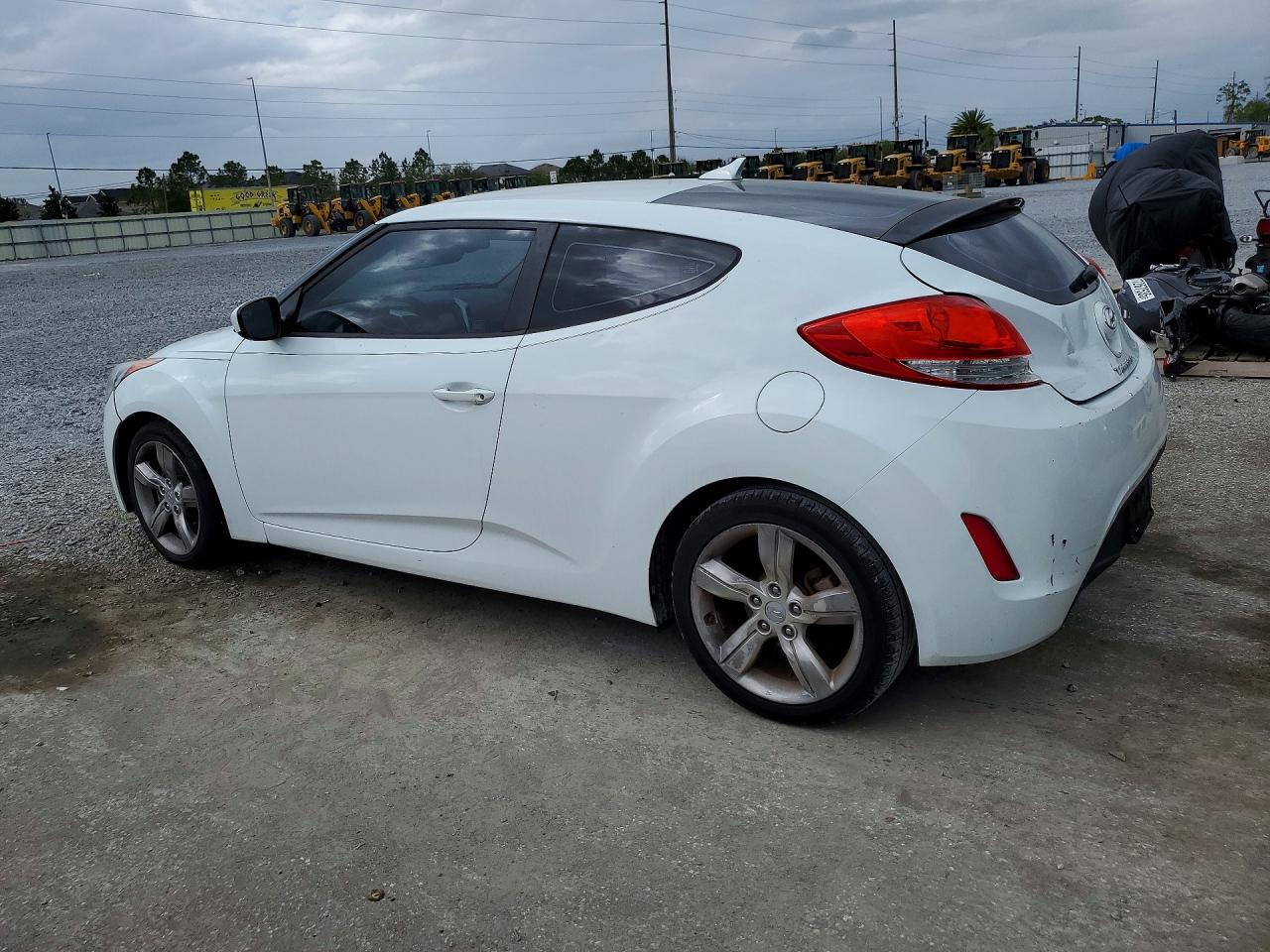 2013 HYUNDAI VELOSTER BASE photo 2