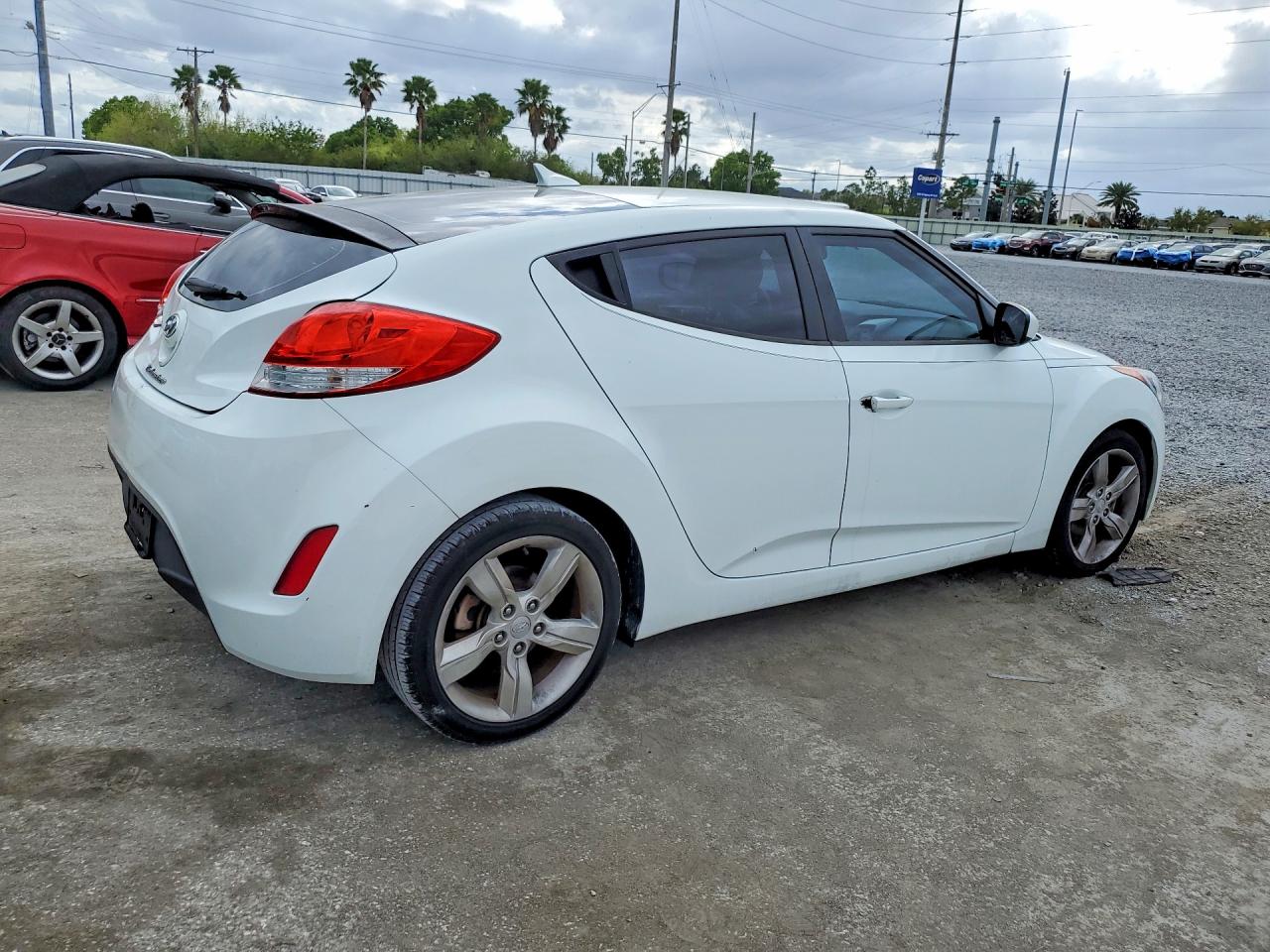 2013 HYUNDAI VELOSTER BASE photo 3