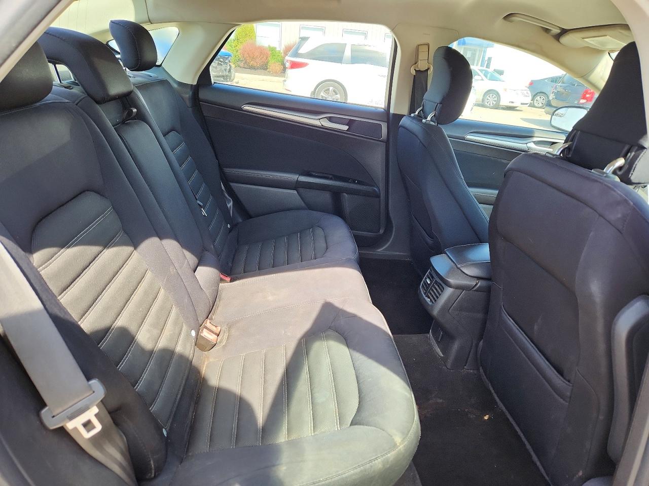2014 FORD FUSION SE photo 28