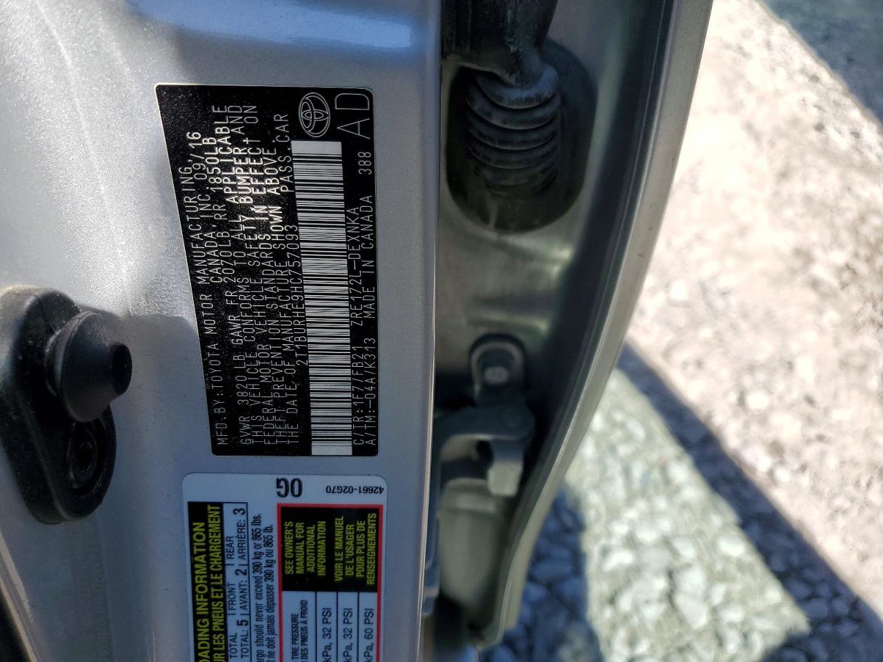 2017 TOYOTA COROLLA photo 12