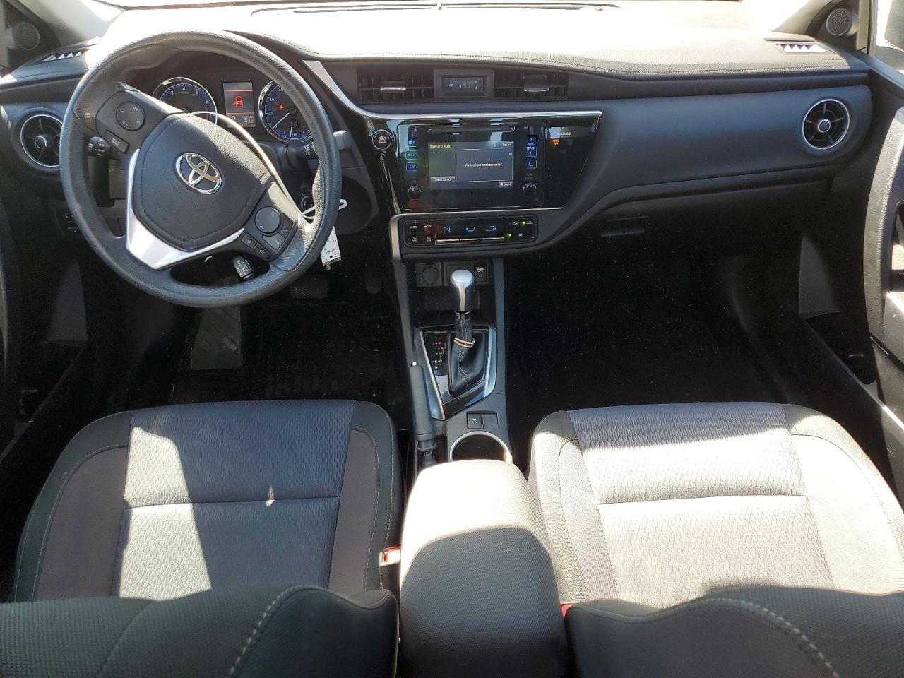 2017 TOYOTA COROLLA photo 8