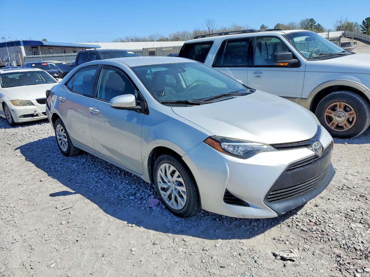 2017 TOYOTA COROLLA photo 4