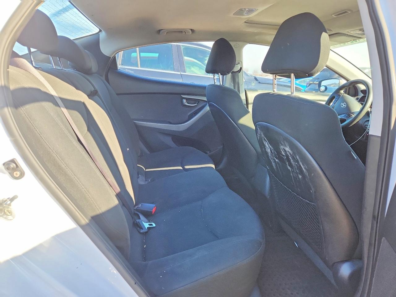 2015 HYUNDAI ELANTRA SE photo 28