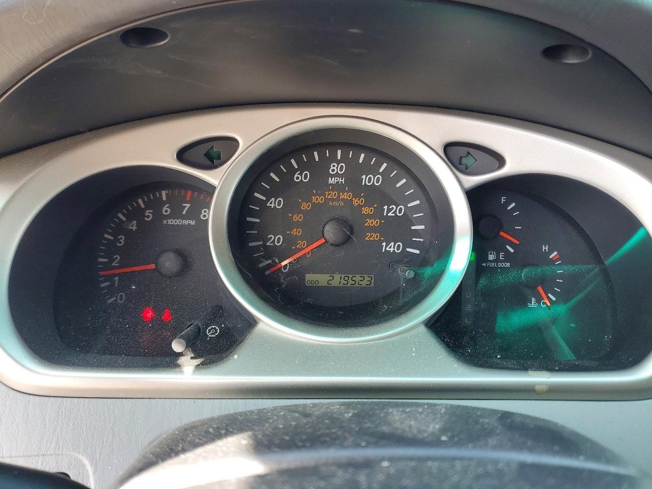2005 TOYOTA HIGHLANDER BASE photo 9