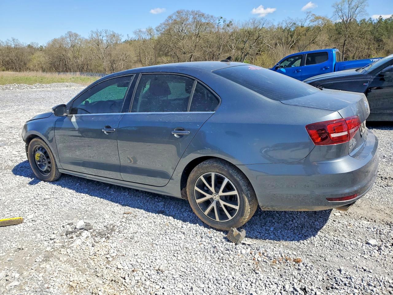 2017 VOLKSWAGEN JETTA SE photo 3