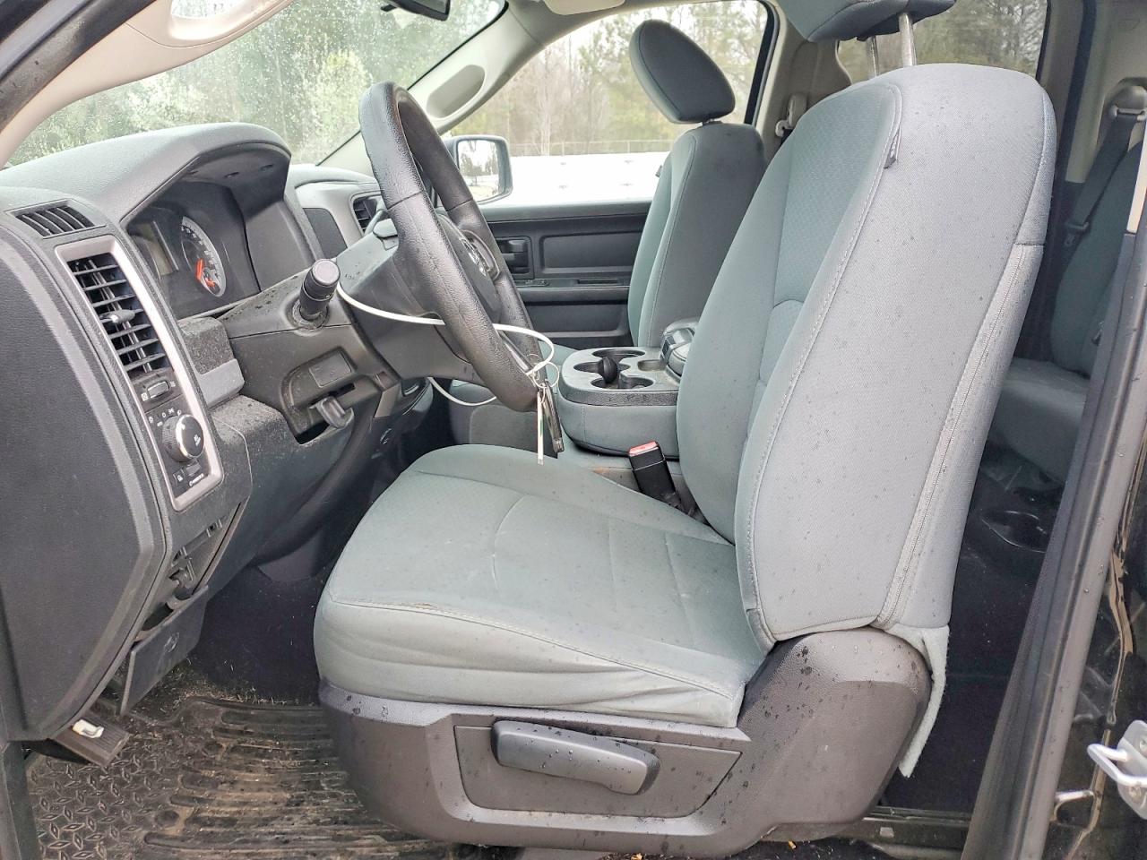 2014 RAM 1500 ST photo 7