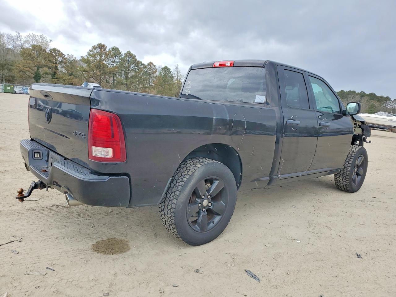 2014 RAM 1500 ST photo 3