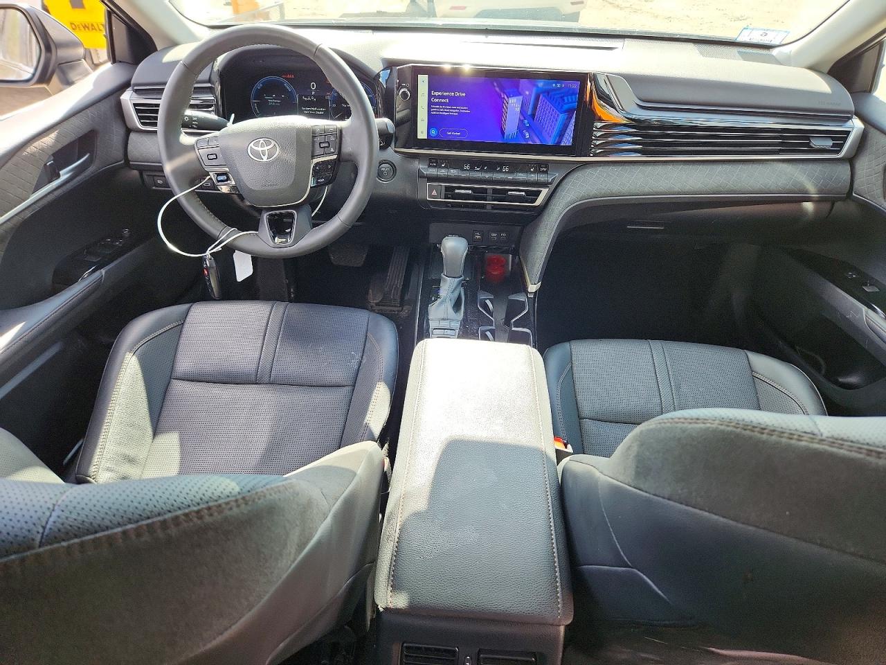 2025 TOYOTA CAMRY XLE photo 8