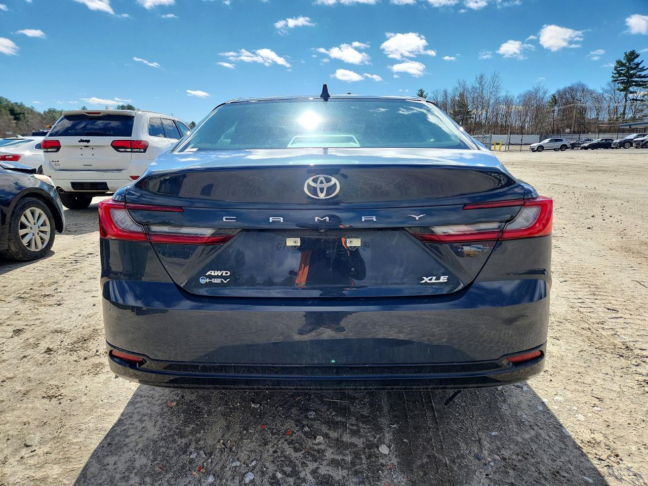 2025 TOYOTA CAMRY XLE photo 6