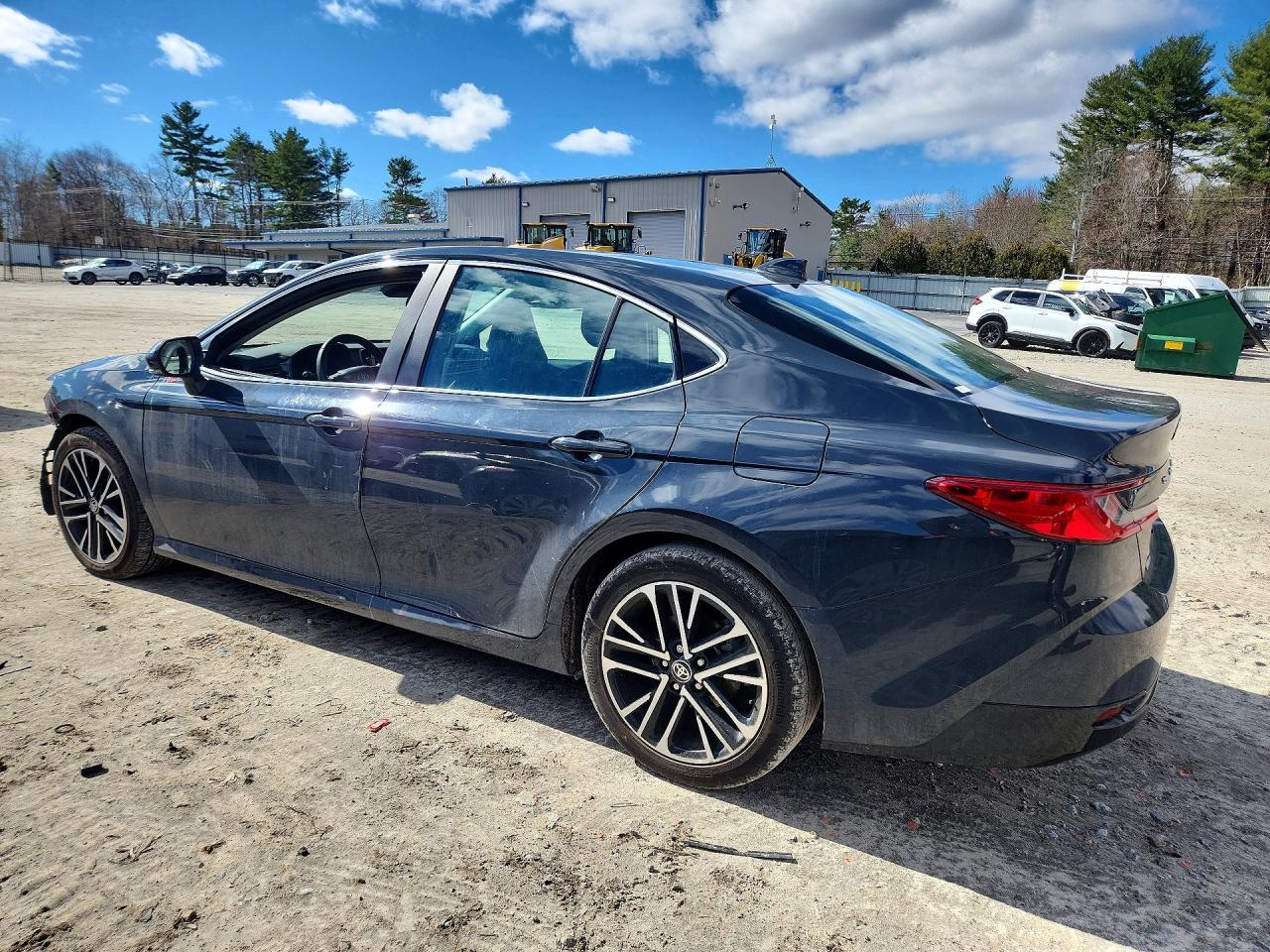 2025 TOYOTA CAMRY XLE photo 2
