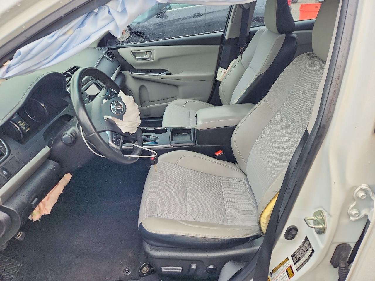 2017 TOYOTA CAMRY SE photo 19