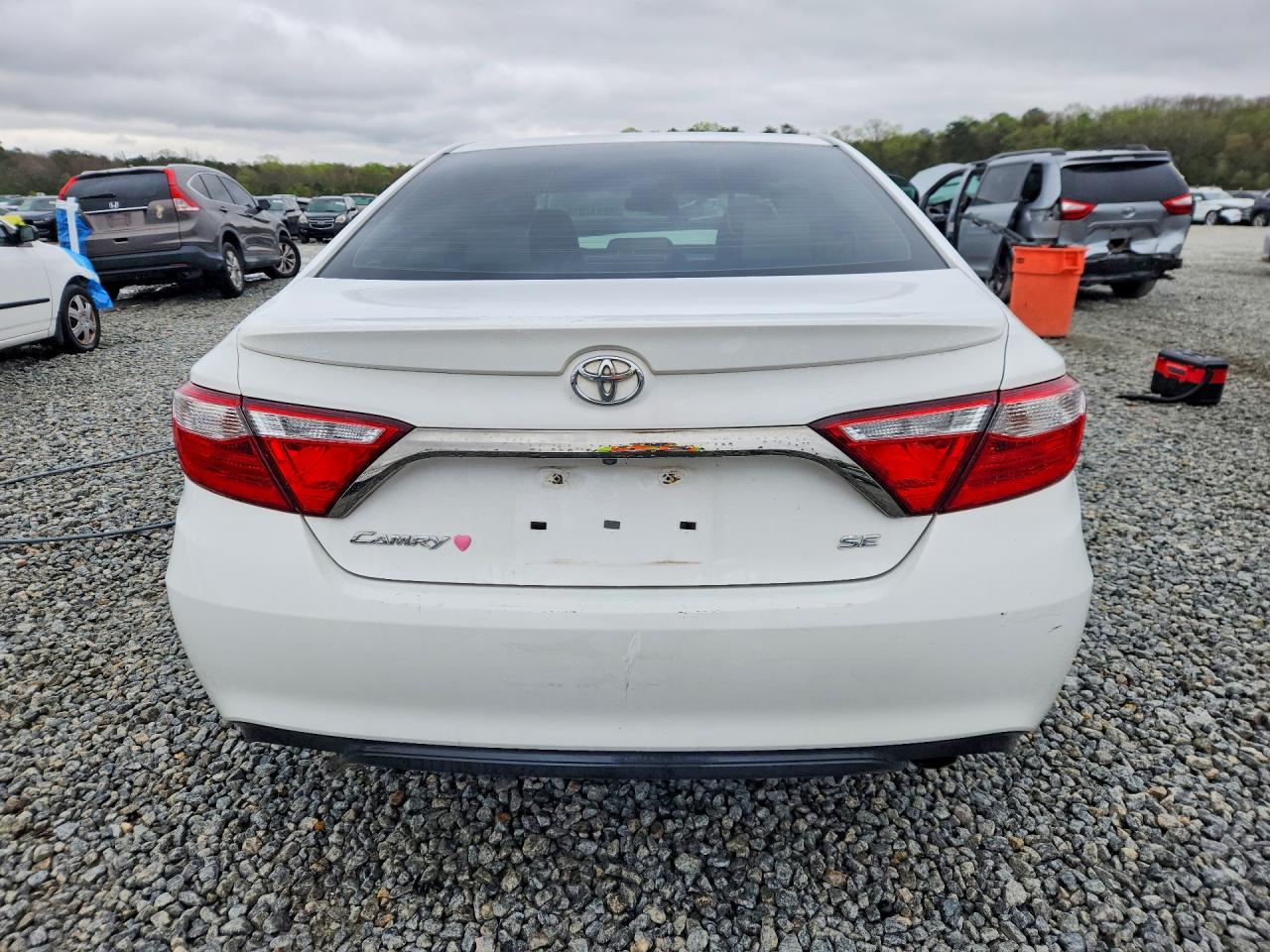 2017 TOYOTA CAMRY SE photo 16