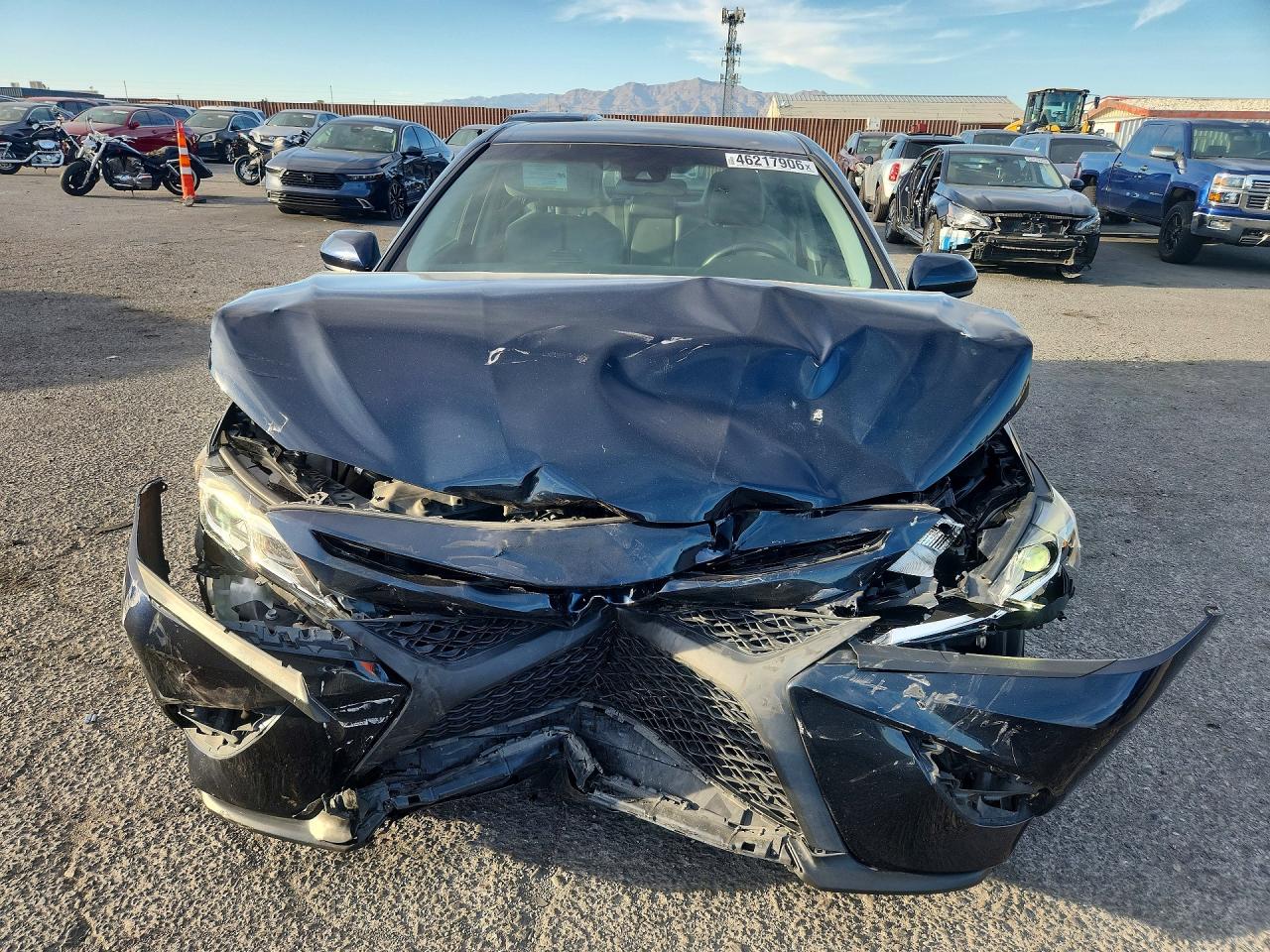 2018 TOYOTA CAMRY SE photo 5