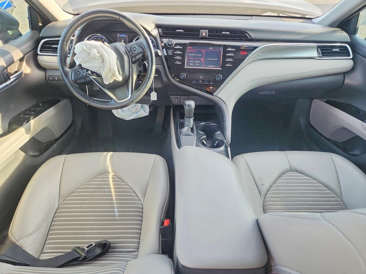2018 TOYOTA CAMRY SE photo 8