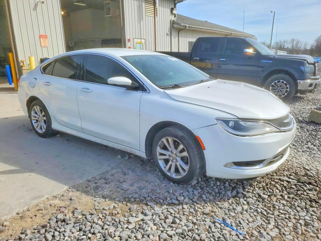 2015 CHRYSLER 200 C photo 4