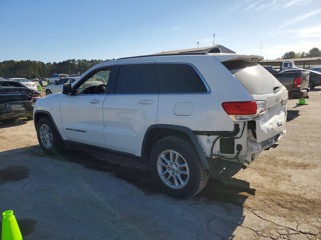 2018 JEEP GRAND CHEROKEE LAREDO photo 2