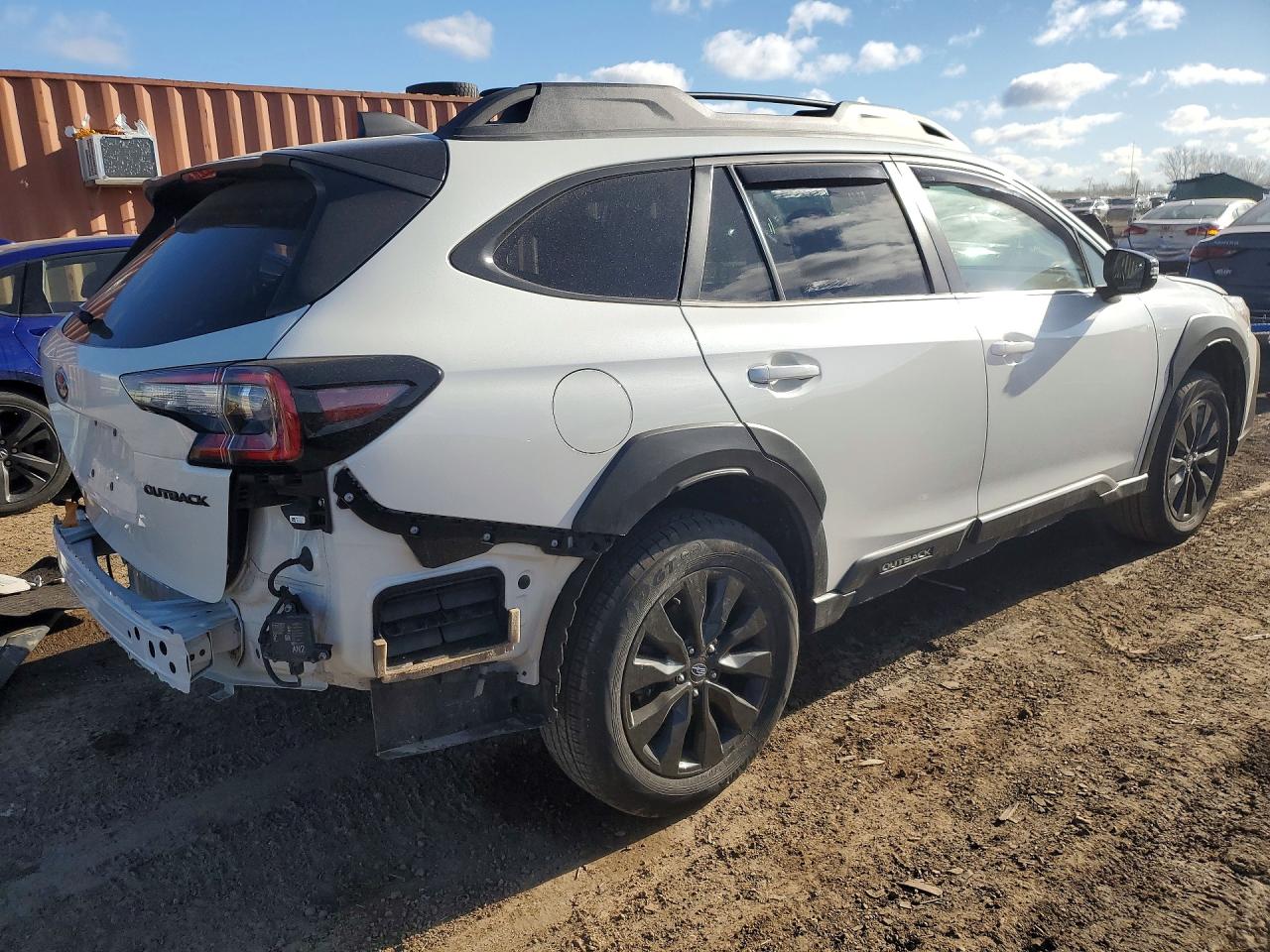 2023 SUBARU OUTBACK photo 3