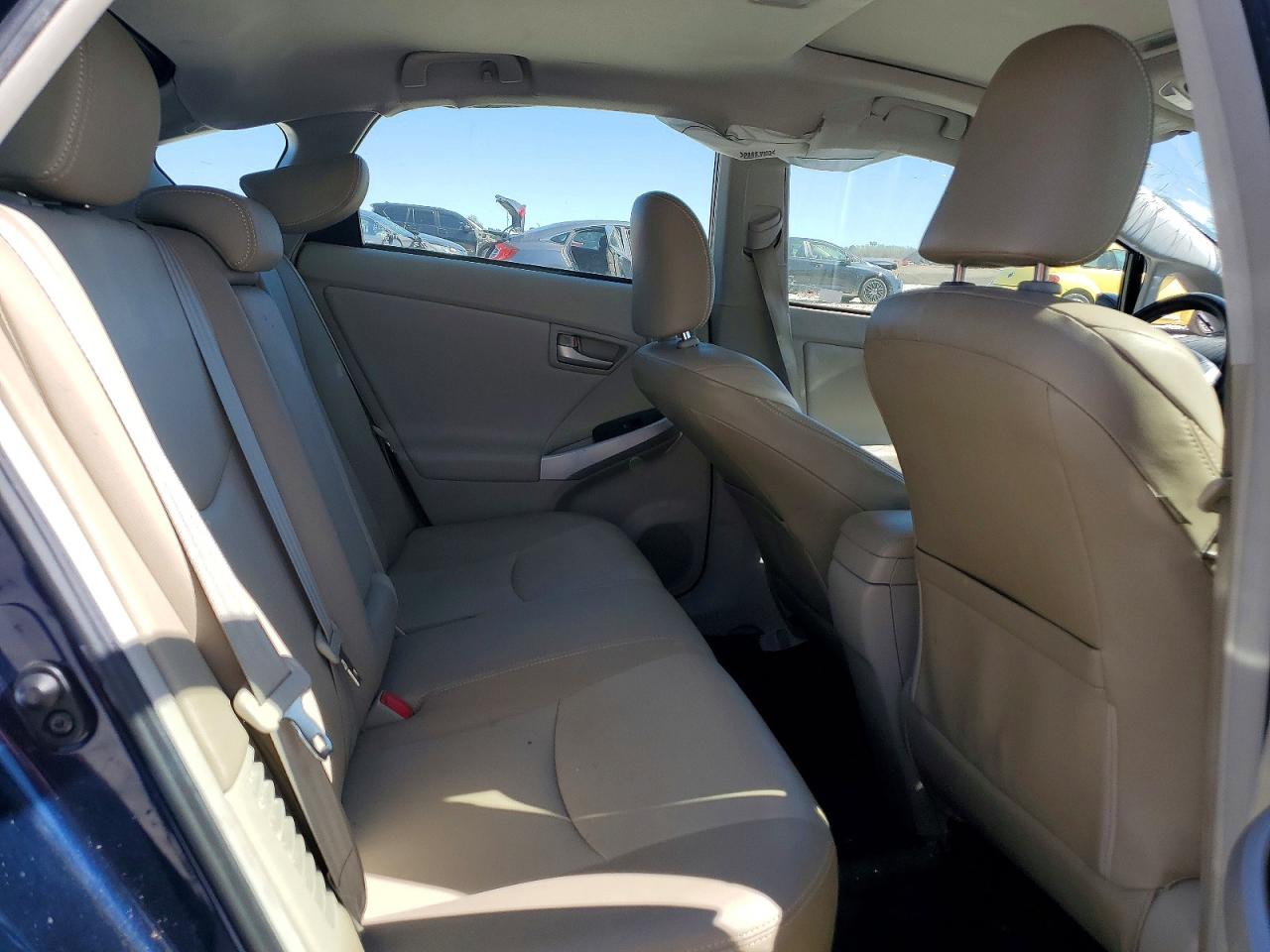2013 TOYOTA PRIUS FOUR photo 10