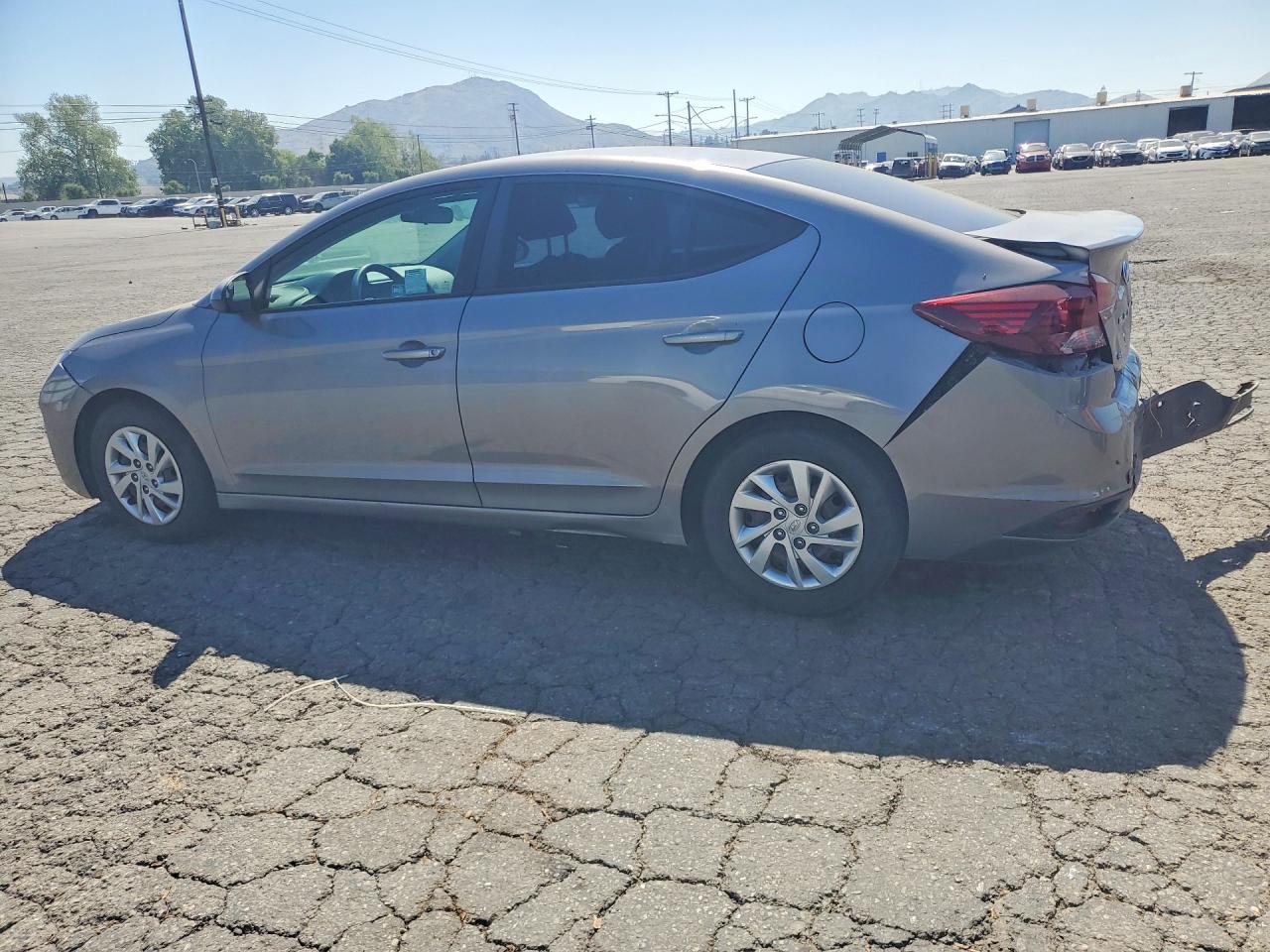 2020 HYUNDAI ELANTRA SE photo 3