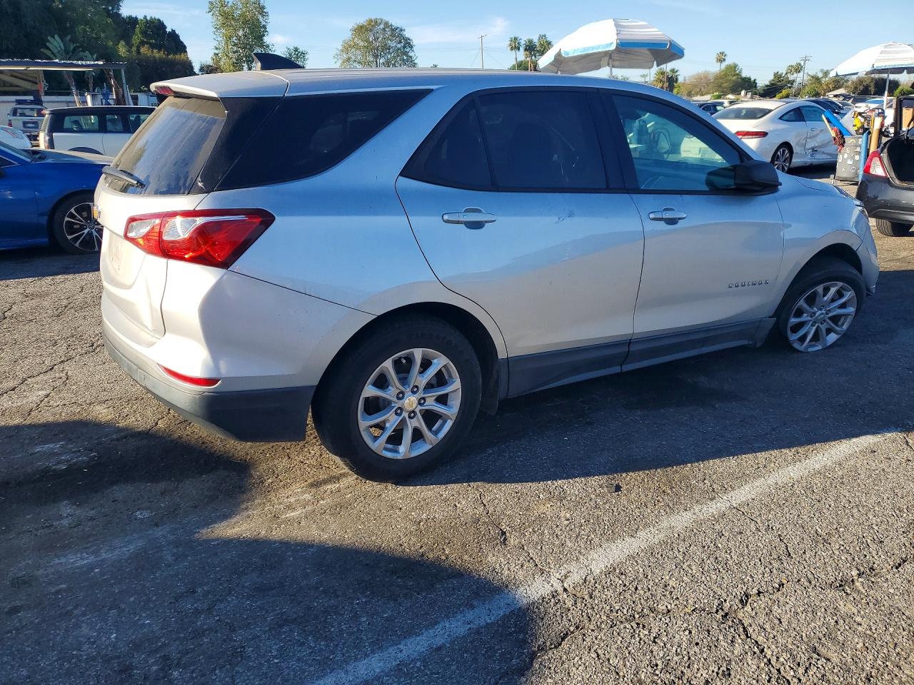 2019 CHEVROLET EQUINOX LS photo 3