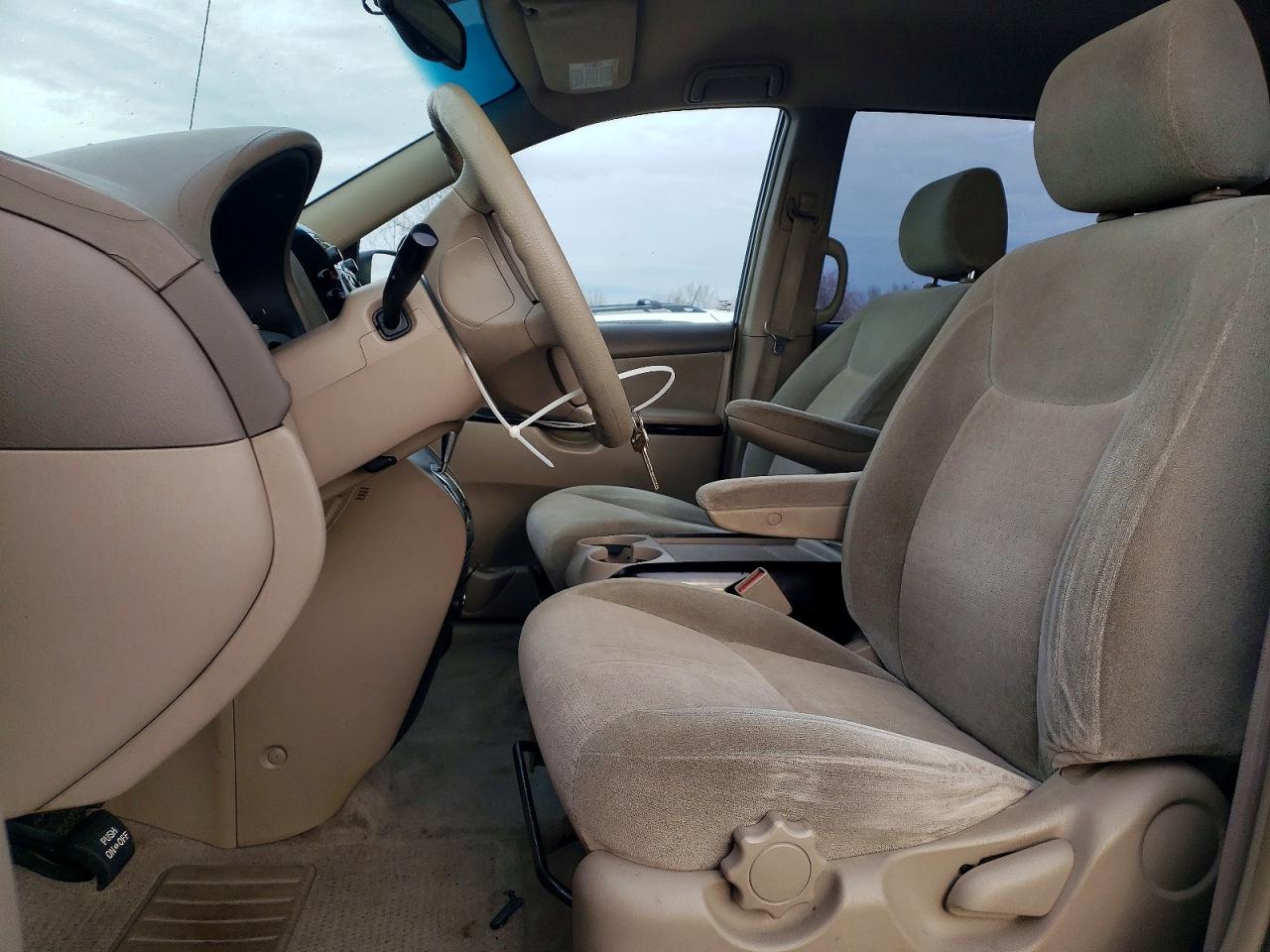 2004 TOYOTA SIENNA CE 7 PASSENGER photo 7