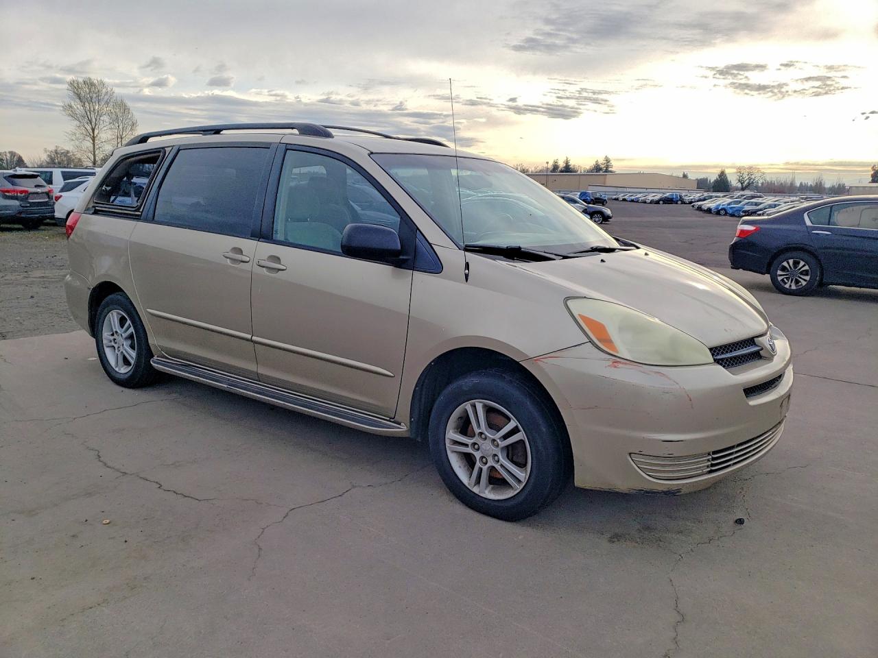 2004 TOYOTA SIENNA CE 7 PASSENGER photo 4