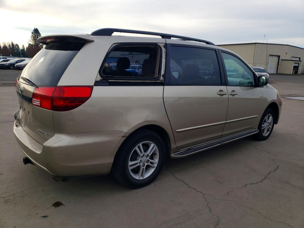 2004 TOYOTA SIENNA CE 7 PASSENGER photo 3
