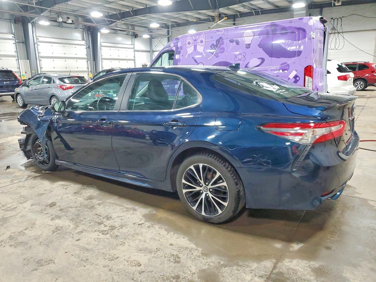 2019 TOYOTA CAMRY SE photo 4