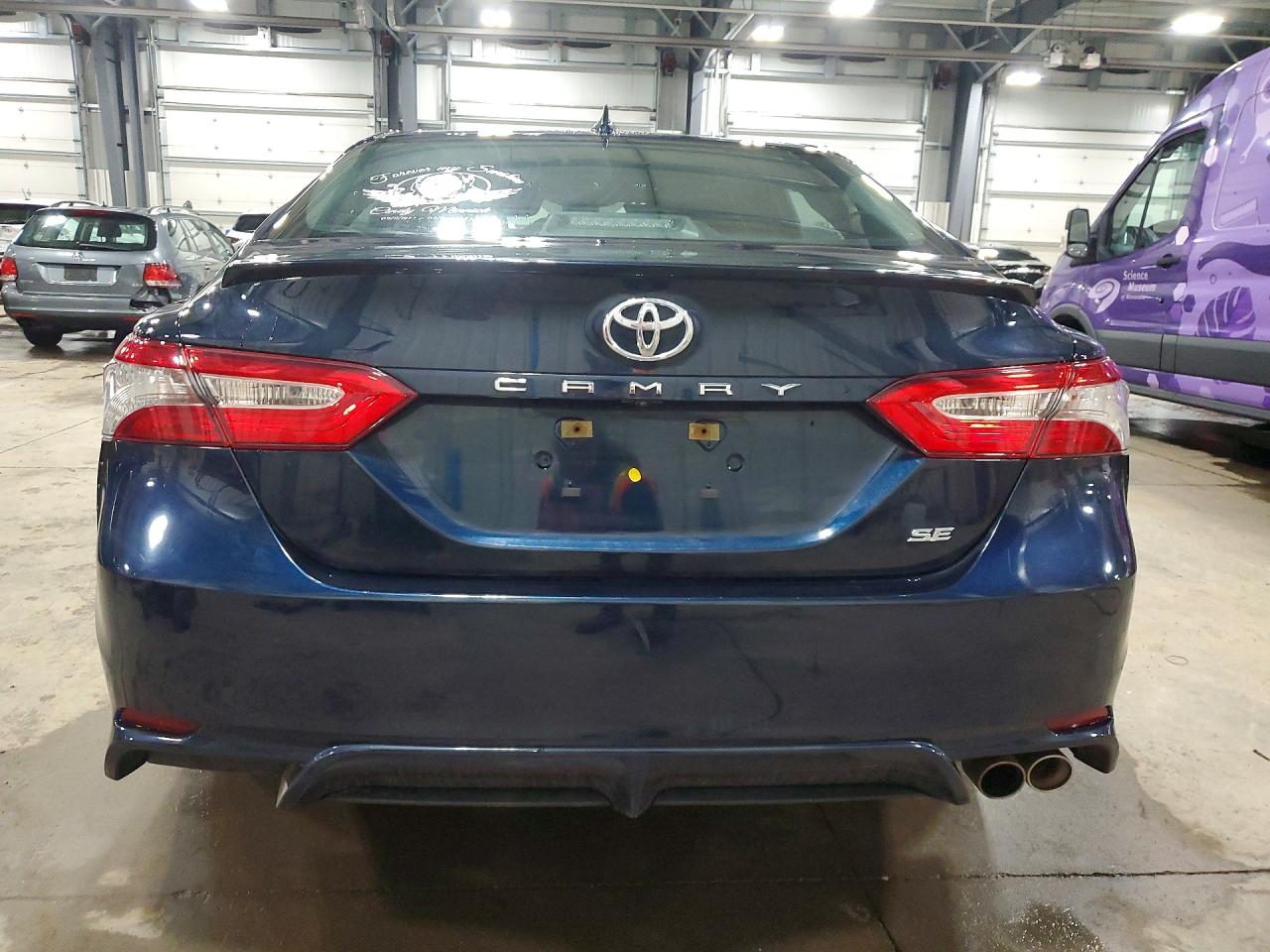 2019 TOYOTA CAMRY SE photo 16