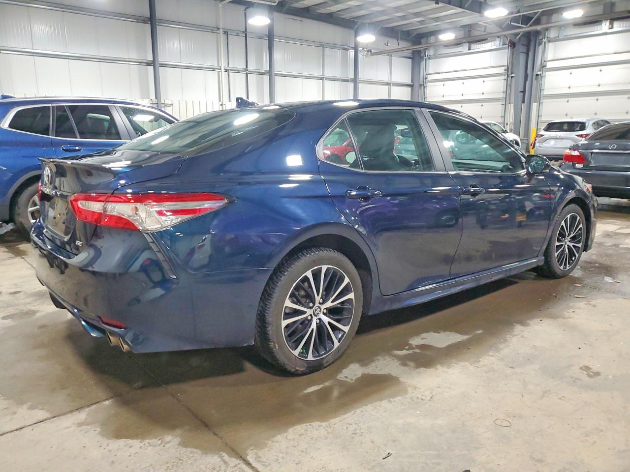 2019 TOYOTA CAMRY SE photo 7