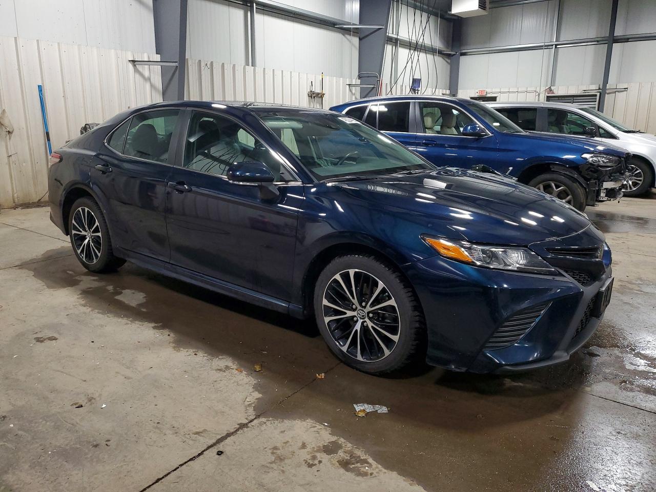 2019 TOYOTA CAMRY SE photo 10