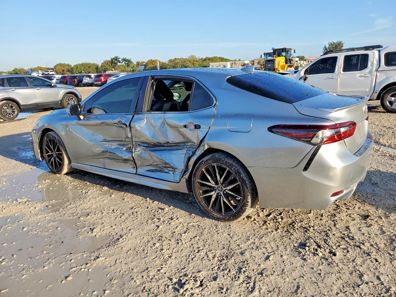 2022 TOYOTA CAMRY SE photo 3