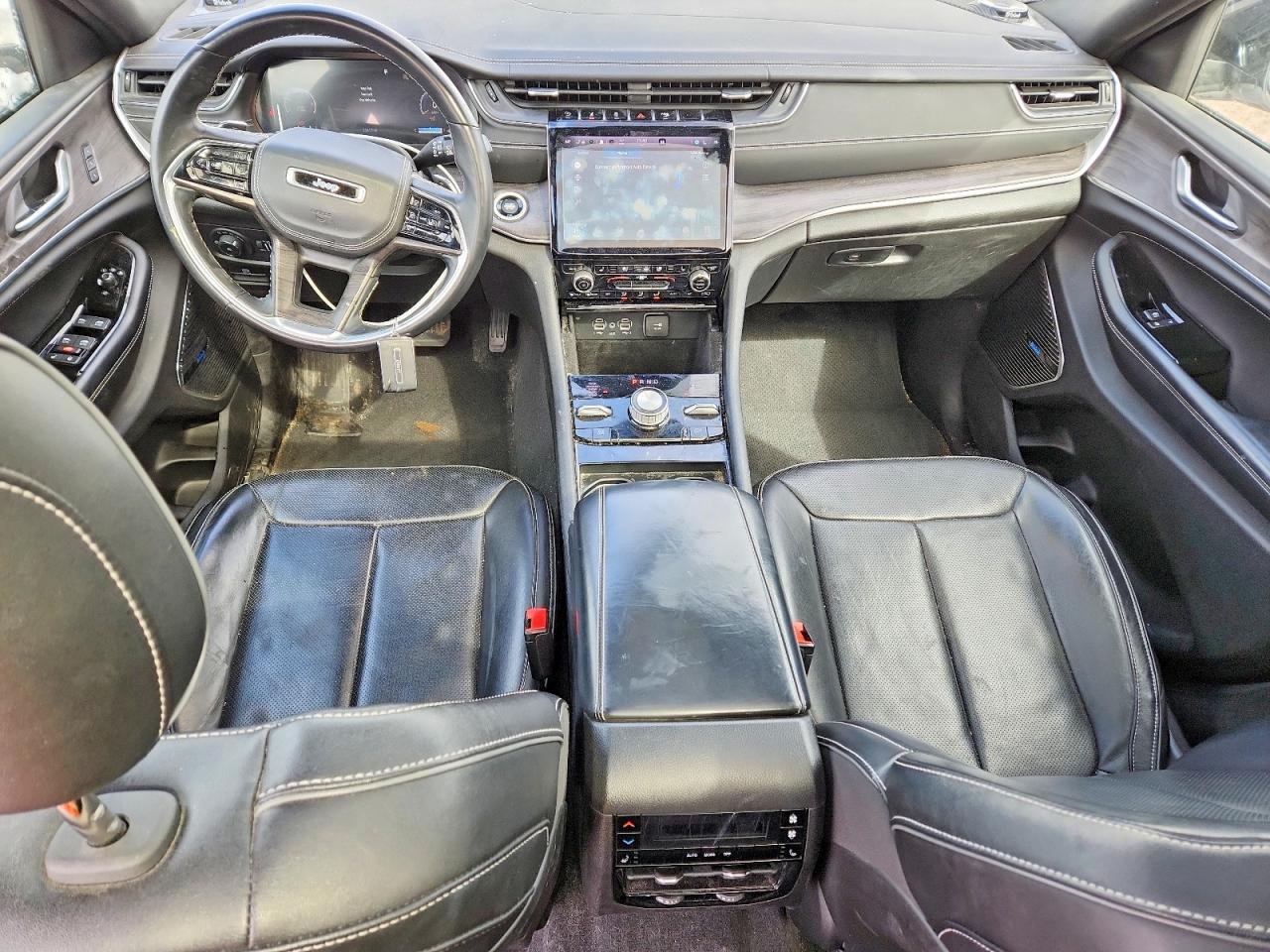 2022 JEEP GRAND CHEROKEE L OVERLAND photo 22