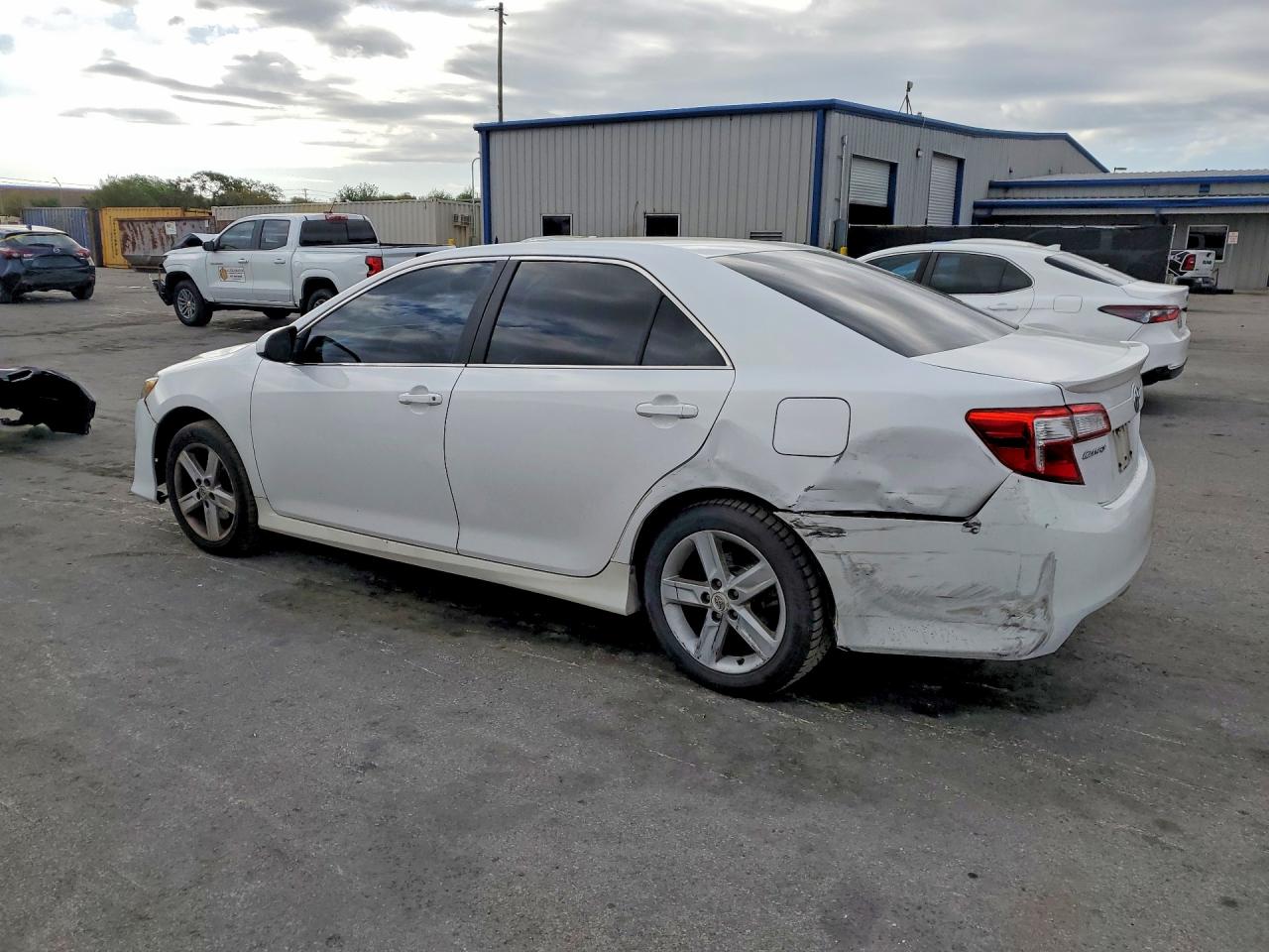 2012 TOYOTA CAMRY SE photo 3